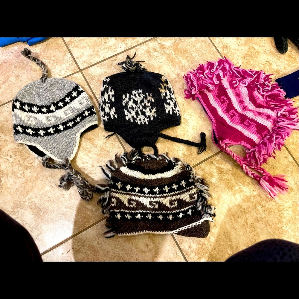 LOT OF SNOW SKI SNOWBOARD HATS